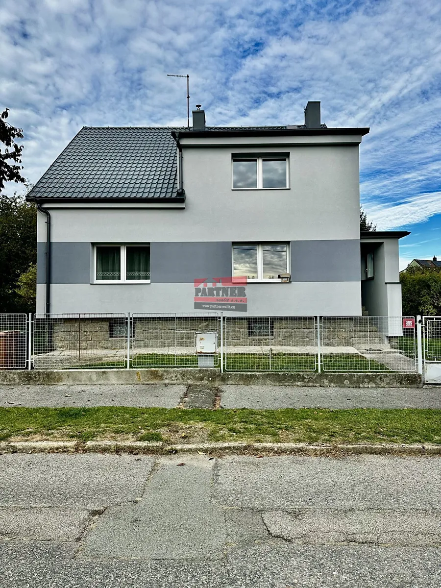 Pronájem rodinného domu 250 m², pozemek 805 m²